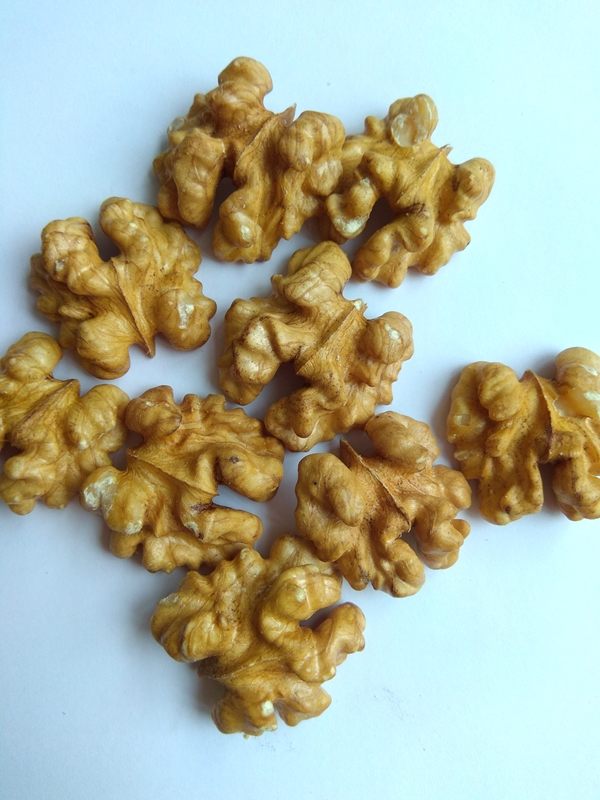 Exral light walnut kernels