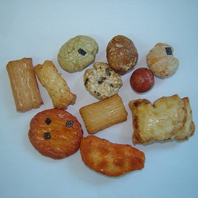 Rice crackers mixed with peanut cracker